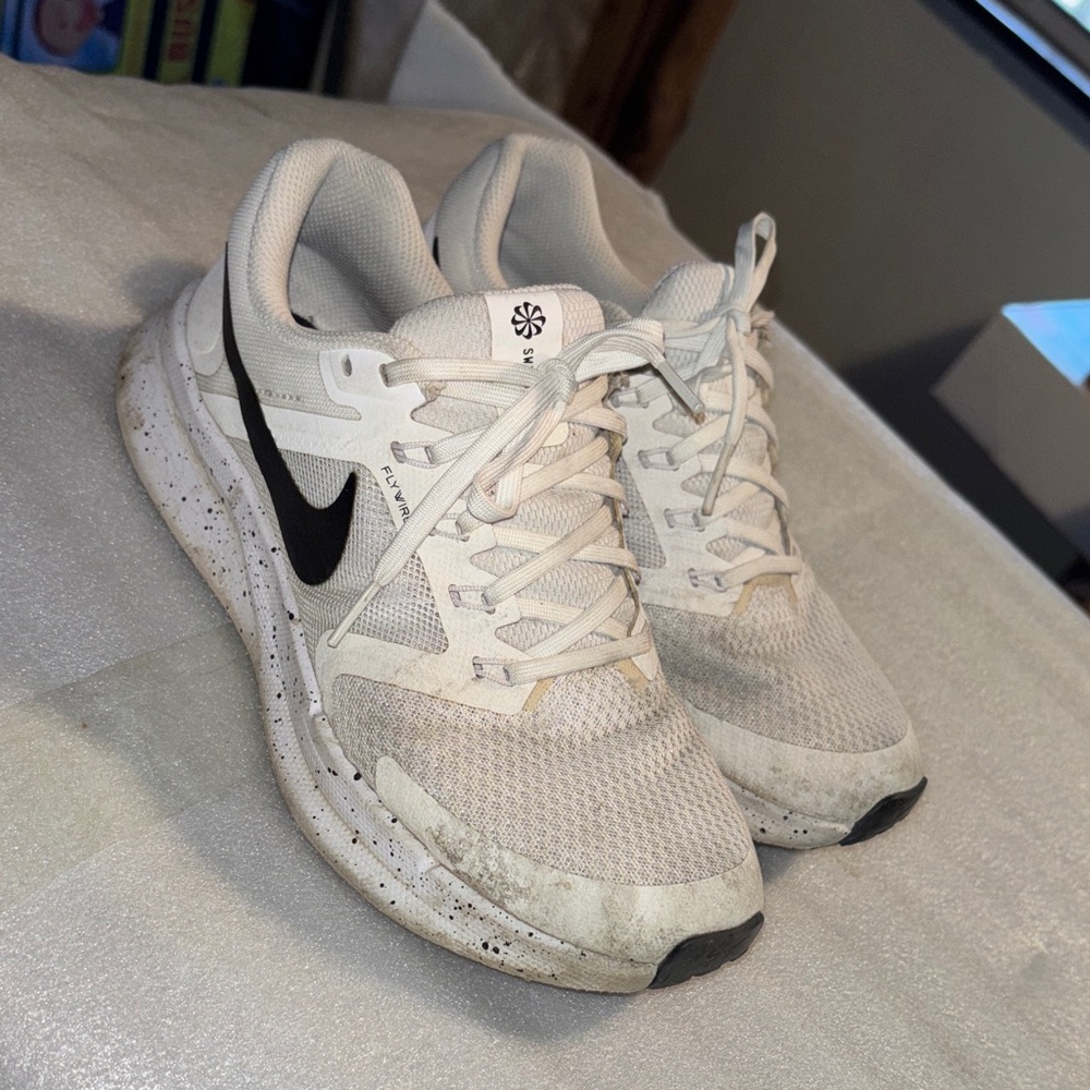 Nike Cream and Black Running Shoes